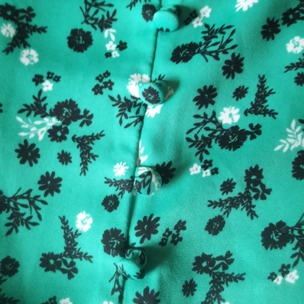Laundry By Shelli Segal lovely fresh
